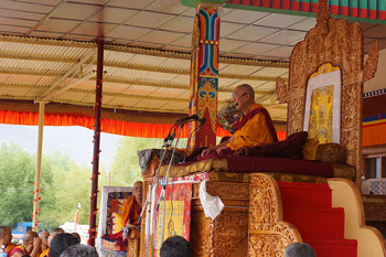 Thánh Đức Đạt Lai Lạt Ma khai mạc Pháp hội bốn ngày ở Leh, Ladakh, J&K, Ấn Độ, vào ngày 4 tháng 8 năm 2012. Ảnh / Jeremy Russell / VPĐLLM