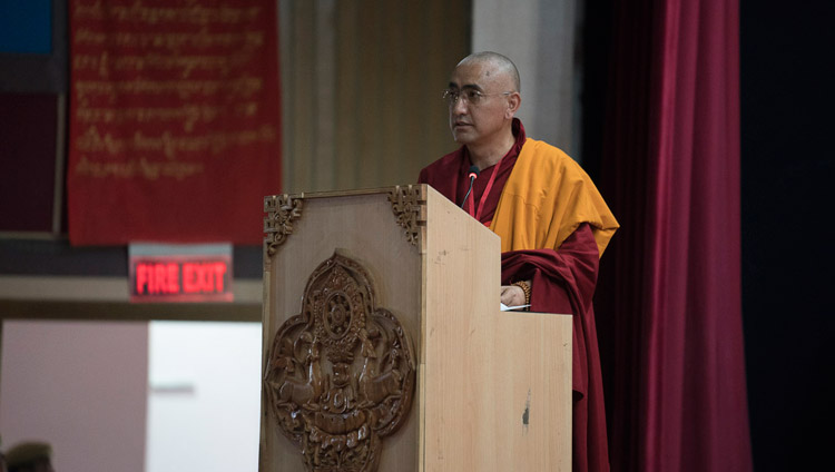 Giáo sư Konchok Wangdu giới thiệu buổi hội thảo về 'Phật giáo ở Ladakh' tại Viện Nghiên cứu Phật học Trung ương ở Leh, Ladakh, J & K, Ấn Độ vào ngày 1 tháng 8 năm 2017. Ảnh của Tenzin Choejor / VPĐLLM