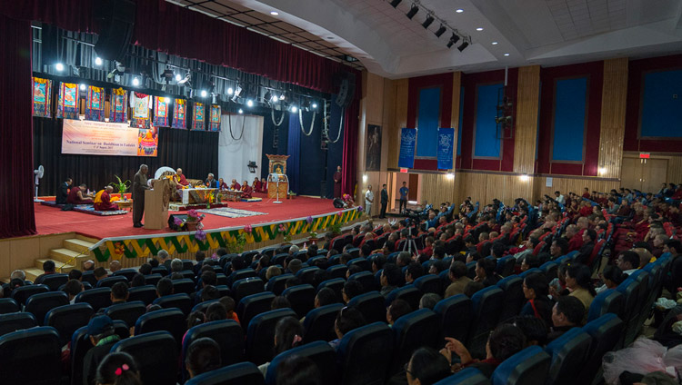 Giáo sư SR Bhat - Chủ tịch Hội đồng Nghiên cứu Triết học Ấn Độ (ICPR), phát biểu vào đầu buổi hội thảo về 'Phật giáo ở Ladakh' tại Viện Nghiên cứu Phật học Trung ương ở Leh, Ladakh, J & K, Ấn Độ vào ngày 1 tháng 8 năm 2017. Ảnh Bởi Tenzin Choejor / VPĐLLM