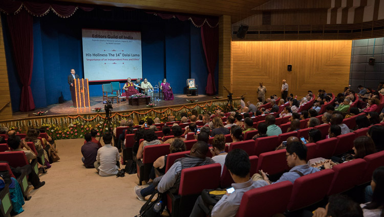 Một quang cảnh hội trường ở Teen Murti Bhavan vào cuối buổi thuyết trình Tưởng niệm Rajendra Mathur của Hiệp Hội Biên tập tại New Delhi, Ấn Độ vào ngày 9 tháng 8 năm 2017. Ảnh của Tenzin Choejor / VPĐLLM