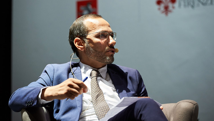 Chủ tịch Liên hiệp các cộng đồng Hồi giáo Ý và Imam của Florence - Izzedin Elzir - phát biểu tại cuộc hội nghị liên tôn giáo tại Florence, Italy vào ngày 19 tháng 9 năm 2017. Ảnh của Olivier Adam