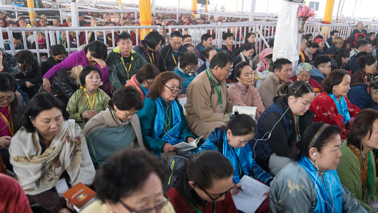 Những thành viên của thính giả đến từ Mông Cổ trong số 30.000 người tham dự Pháp Hội của Thánh Đức Đạt Lai Lạt Ma tại Bồ Đề Đạo Tràng, Bihar, Ấn Độ vào ngày 14 tháng 1 năm 2018. Ảnh của Lobsang Tsering