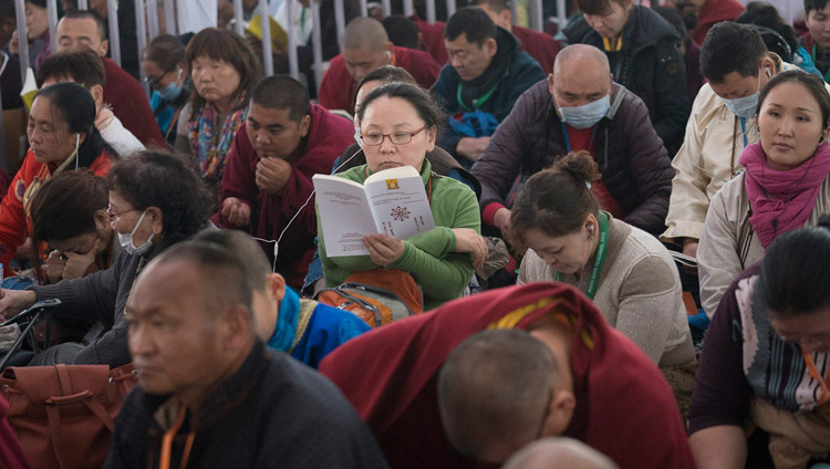 Một số trong số hơn 30.000 người tham dự Pháp Hội của Thánh Đức Đạt Lai Lạt Ma tại Bồ Đề Đạo Tràng, Bihar, Ấn Độ vào ngày 14 tháng 1 năm 2018. Ảnh của Lobsang Tsering