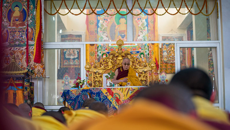 Thánh Đức Đạt Lai Lạt Ma ban Quán Đảnh Kim Cang Đại Phẫn Nộ Dạng Đơn tại Bồ Đề Đạo Tràng, Bihar, Ấn Độ vào ngày 21 tháng 1 năm 2018. Ảnh của Lobsang Tsering