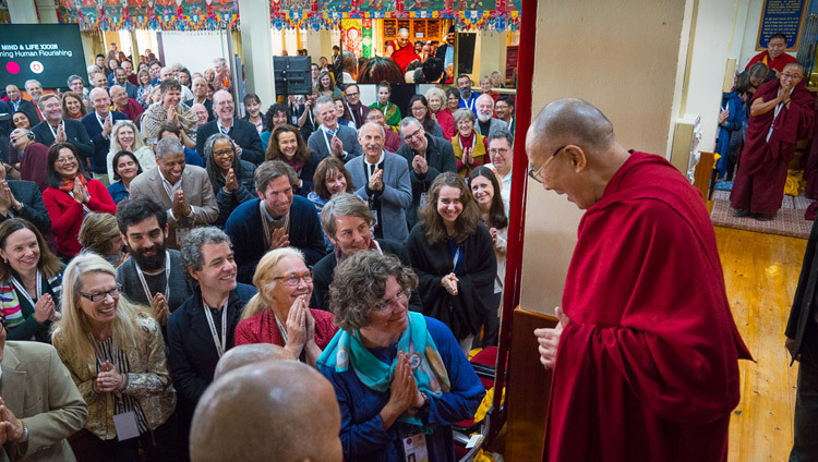 Thánh Đức Đạt Lai Lạt Ma đến Chùa Tây Tạng Chính vào ngày thứ hai của Hội nghị Tâm thức và Đời sống - Tái sáng tạo sự Phát triển của Con người - tại Dharamsala, HP, Ấn Độ vào ngày 13 tháng 03, 2018. Ảnh của Tenzin Choejor