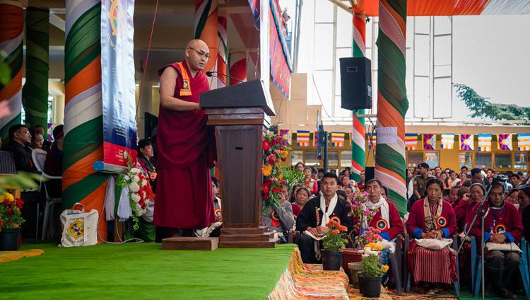 Phát Ngôn Viên Quốc Hội Tây Tạng lưu vong - Khenpo Sonam Tenphel - đã phát biểu với Hội chúng tham dự buổi lễ Cám Ơn Ấn Độ tại sân Chùa Chính Tây Tạng ở Dharamsala, HP, Ấn Độ vào ngày 31 tháng 3, 2018. Ảnh: Tenzin Choejor