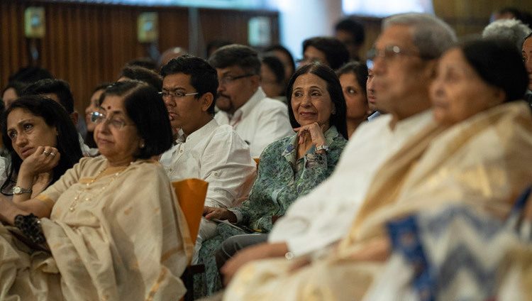Một số trong số 1500 khán giả đang lắng nghe Thánh Đức Đạt Lai Lạt Ma tại hội trường IIT ở New Delhi, Ấn Độ vào ngày 24 tháng 4 năm 2018. Ảnh của Tenzin Choejor