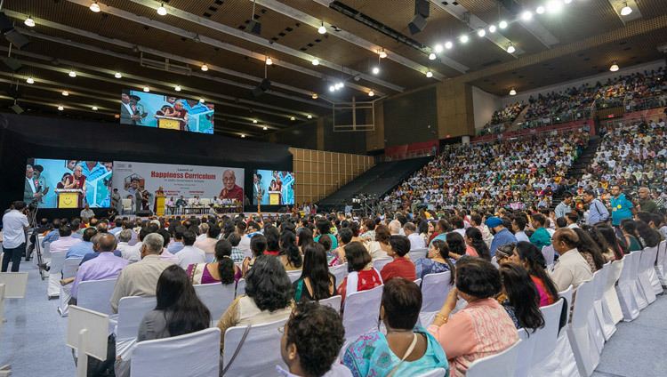 Một góc nhìn từ phía sau sân vận động Thyagraj trong buổi khai trương “Chương trình Giáo dục Hạnh phúc” tại các trường chính phủ Delhi ở New Delhi, Ấn Độ vào 2 tháng 7, 2018. Ảnh của Tenzin Choejor