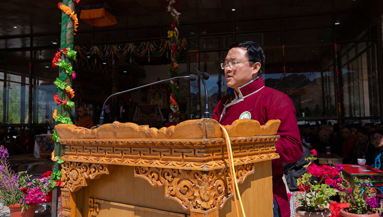 Giám đốc Hội Tawang, Maling Gonbo, phát biểu tại lễ kỷ niệm Sinh nhật lần thứ 83 của Thánh Đức Đạt Lai Lạt Ma tại Leh, Ladakh, J & K, Ấn Độ vào 6 tháng 7, 2018. Ảnh của Tenzin Choejor
