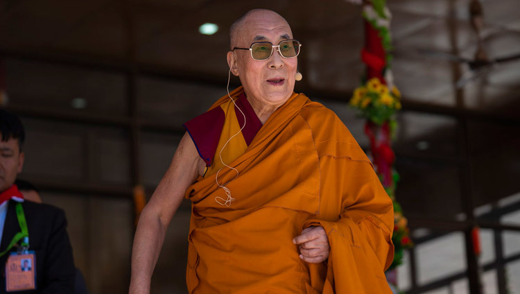 Thánh Đức Đạt Lai Lạt Ma nói chuyện với đám đông trong lễ kỷ niệm sinh nhật lần thứ 83 của Ngài tại Leh, Ladakh, J & K, Ấn Độ vào 6 tháng 7, 2018. Ảnh của Tenzin Choejor