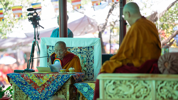 Ganden Trisur, Rizong Rinpoche, phát biểu tại Lễ khai mạc cuộc Đại tranh luận mùa Hè tại Tu viện Samstanling ở Sumur, Ladakh, J & K, Ấn Độ vào 15 tháng 7, 2018. Ảnh của Tenzin Choejor