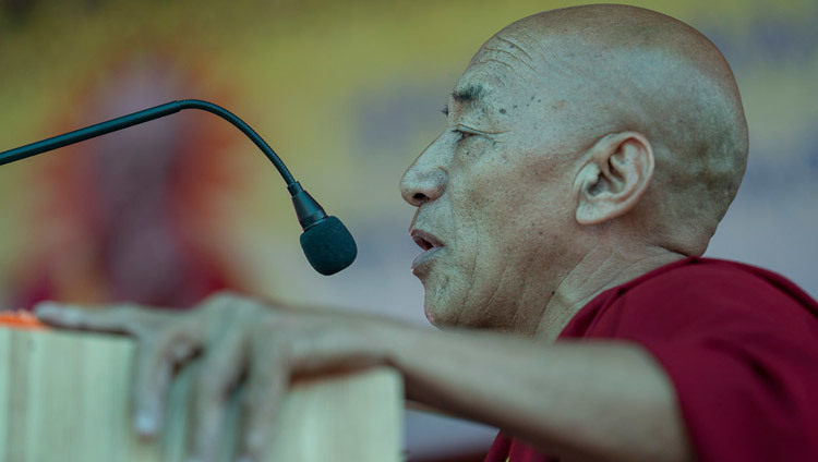 Tiến Sĩ Geshe Yeshey Gyaltsen phát biểu tại Lễ khai mạc cuộc Đại Tranh luận mùa Hè tại Tu viện Samstanling ở Sumur, Ladakh, J & K, Ấn Độ vào 15 tháng 7, 2018. Ảnh của Tenzin Choejor