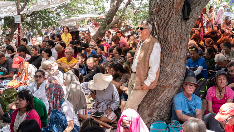 Du khách từ khắp nơi trên thế giới tham dự Pháp hội của Thánh Đức Đạt Lai Lạt Ma tại Tu viện Samstanling ở Sumur, Thung lũng Nubra, Ladakh, J & K, Ấn Độ vào 16 tháng 7, 2018. Ảnh của Tenzin Choejor