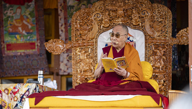 Thánh Đức Đạt Lai Lạt Ma trong lúc giảng dạy tại Padum, Zanskar, J & K, Ấn Độ vào 22 tháng 7, 2018. Ảnh của Tenzin Choejor