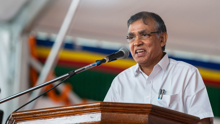 Phó Hiệu trưởng Đại học Bangalore, Giáo sư KR Venugopal phát biểu tại Viện Giáo dục Cao Cấp Đạt Lai Lạt Ma ở Sheshagrihalli, Karnataka, Ấn Độ vào 13 tháng 8, 2018. Ảnh của Tenzin Choejor