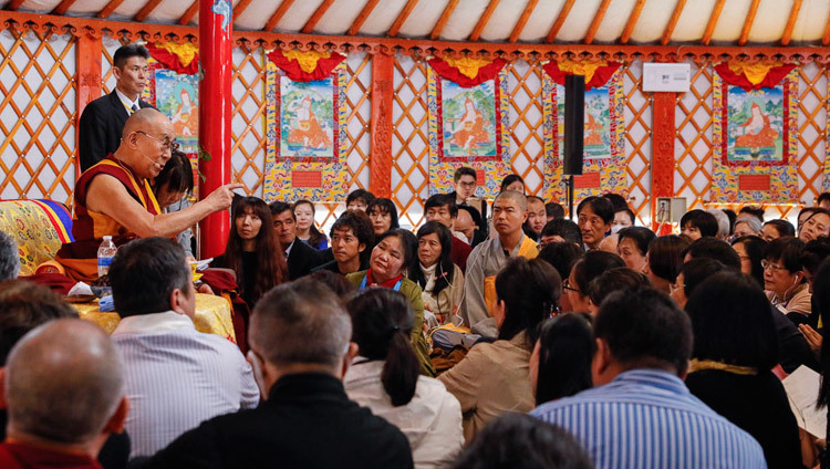Thánh Đức Đạt Lai Lạt Ma phát biểu tại lễ khánh thành Viện Sherab Kyetsel Ling ở Chiba, Nhật Bản vào 18 tháng 11, 2018. Ảnh của Tenzin Jigme