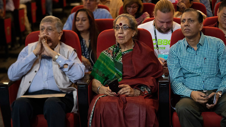 Các thành viên của khán giả đang lắng nghe buổi toạ đàm của Thánh Đức Đạt Lai Lạt Ma tại Học viện Công nghệ Ấn Độ Bombay ở Mumbai, Ấn Độ vào 14 tháng 12, 2018. Ảnh của lobsang Tsering
