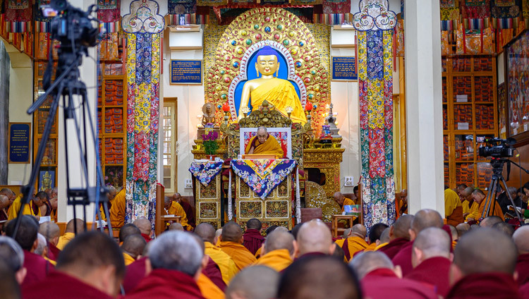 Quang cảnh bên trong Ngôi Chùa chính của Tây Tạng vào ngày Pháp hội đầu tiên của Thánh Đức Đạt Lai Lạt Ma ở Dharamsala, HP, Ấn Độ vào 20 tháng 2, 2019. Ảnh của Tenzin Choejor