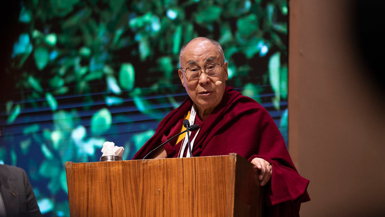 Thánh Đức Đạt Lai Lạt Ma phát biểu tại buổi ra mắt toàn cầu về “Học tập Cảm xúc và Đạo đức Xã hội” tại New Delhi, Ấn Độ vào 5 tháng 4, 2019. Ảnh của Tenzin Choejor