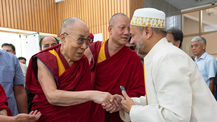 Thánh Đức Đạt Lai Lạt Ma quang lâm đến Trung tâm Quốc tế Ấn Độ để tham gia hội nghị về “Tôn vinh tính đa dạng trong thế giới Hồi giáo" tại New Delhi, Ấn Độ vào 15 tháng 6, 2019. Ảnh của Tenzin Choejor.