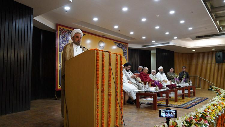 Tiến sĩ Mohammed Husain Mokhtari, Hiệu trưởng Đại học Giáo phái Hồi giáo hoặc Đại học Madhaheb ở Tehran, Iran phát biểu tại hội thảo về "Tôn vinh tính đa dạng trong thế giới Hồi giáo" tại Trung tâm Quốc tế Ấn Độ ở New Delhi, Ấn Độ vào 15 tháng 6, 2019. Ảnh của Tenzin Choejor