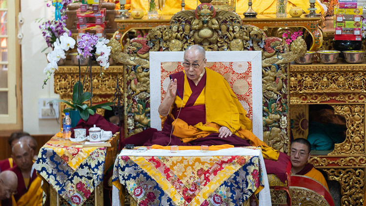 Thánh Đức Đạt Lai Lạt Ma thuyết giảng trong ngày Pháp Hội đầu tiên tại Chùa Chính của Tây Tạng ở Dharamsala, HP, Ấn Độ vào 4 tháng 9, 2019. Ảnh của Tenzin Choejor