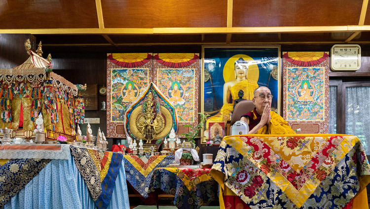 Thánh Đức Đạt Lai Lạt Ma trong ngày đầu tiên của hai ngày Quán đảnh Quan Thế Âm tại Dinh thự của Ngài ở Dharamsala, HP, Ấn Độ vào 29 tháng 5, 2020. Ảnh của Thượng toạ Tenzin Jamphel