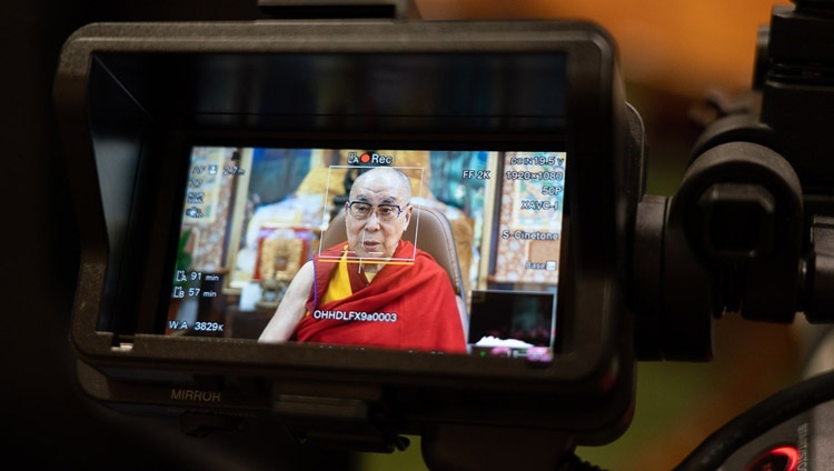 Một quang cảnh từ camera khi Thánh Đức Đạt Lai Lạt Ma nói chuyện với các sinh viên của các tổ chức giáo dục Ấn Độ từ Dinh thự của Ngài ở Dharamsala, HP, Ấn Độ vào 29 tháng 7, 2020. Ảnh của Thượng toạ Tenzin Jamphel