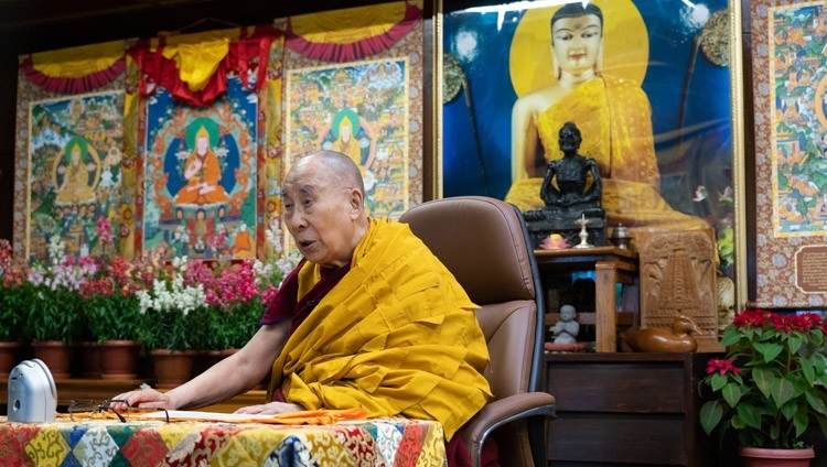 Thánh Đức Đạt Lai Lạt Ma thuyết giảng trong ngày đầu tiên về “Bát Nhã Tâm Kinh” tại Dinh thự của Ngài ở Dharamsala, HP, Ấn Độ vào ngày 5 tháng 1, 2021. Ảnh của Thượng toạ Tenzin Jamphel