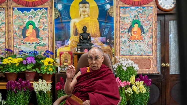 Thánh Đức Đạt Lai Lạt Ma thuyết trình về Phật giáo và Khoa học trước khán giả trực tuyến là giới trẻ Mông Cổ từ Dinh thự của Ngài ở Dharamsala, HP, Ấn Độ vào ngày 11 tháng 3 năm 2021. Ảnh của Thượng toạ Tenzin Jamphel