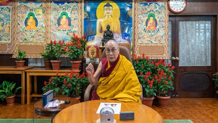 Thánh Đức Đạt Lai Lạt Ma phát biểu về ‘Văn hóa Tây Tạng và Tiềm năng đóng góp cho Hòa bình’ do Tổ chức Sáng kiến Tây Tạng Deutschland trực tuyến tại Dinh thự của Ngài ở Dharamsala, HP, Ấn Độ vào 25 tháng 8, 2021. Ảnh của Thượng toạ Tenzin Jamphel