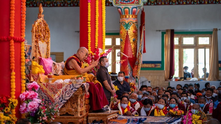 Thánh Đức Đạt Lai Lạt Ma phát biểu tại Tu viện Thupstanling ở Diskit Tsal, Leh, Ladakh, UT, Ấn Độ vào ngày 23 tháng 8, 2022. Ảnh của Tenzin Choejor