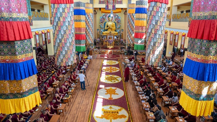 Quang cảnh hội trường chính của Học viện Khamgar Druk Dharmakara trong Lễ Lạc Thành ở Tashi Jong, HP, Ấn Độ vào ngày 27 tháng 9 năm 2023. Ảnh của Thượng toạ Tenzin Jamphel