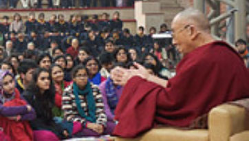 Nói chuyện với các nhà hoạt động trẻ tại Trường "Từng bước"