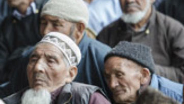 Tháo gỡ Mạn-Đà-La Cát Thời Luân, thăm viếng các dự án Giáo dục & UB Phối hợp Hồi giáo ở Leh chiêu đãi cơm trưa