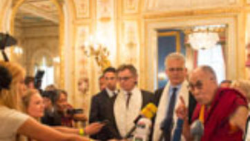 Thăm viếng Toà thị chính TP Wiesbaden và Quốc hội Hesse