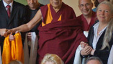 Phỏng vấn ở Cambridge, gặp gỡ thiếu nhi ở London