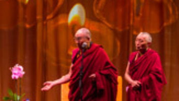 Chào đón dân Tây tạng, người ủng hộ Tây tạng, nói chuyện công khai tại sân VĐ O2