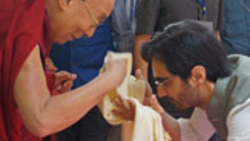 Viếng thăm trung tâm nhập thất Vanaowr Dehradun