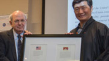 Gặp gỡ Tổng thống Obama và tham dự CT Quỹ Quốc gia vì Dân chủ