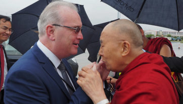 Kỷ niệm lần 12 của Hội "Trẻ em trong lửa chớp"