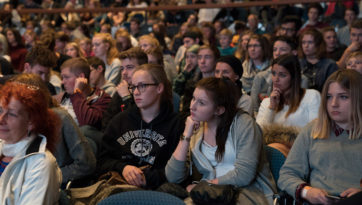 Đối thoại với Sinh viên và nói chuyện với công chúng