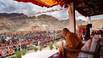 Viếng thăm Trường Công lập Thung lũng Mùa Xuân tại Mulbekh