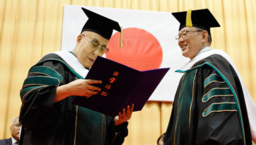 Chào đón nồng nhiệt tại Đại học Reitaku