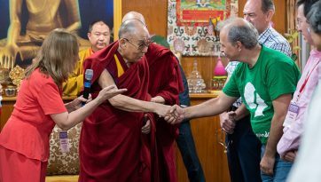 Gặp gỡ các nhà giáo dục; thảo luận về ‘Giáo dục con người trong thiên niên kỷ thứ 3’