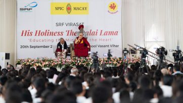 Nói chuyện với sinh viên ở Delhi