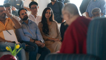 Gặp gỡ giới trí thức, học giả và các nhà ngoại giao