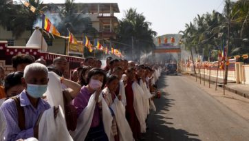 Tranh biện tại Drepung Loseling và di chuyển đến Ganden Shartse