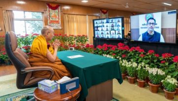 Đối mặt với thử thách bằng Từ bi và Trí tuệ