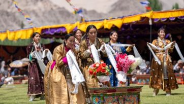 Bữa tiệc trưa chia tay tại Abishang Spituk